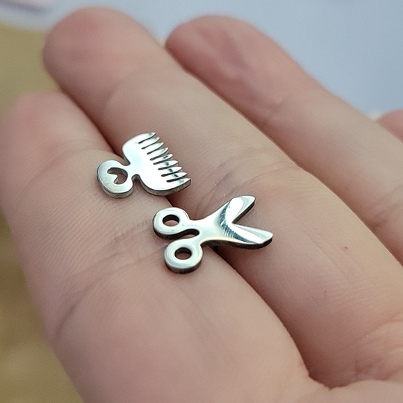 Hair Stylist Barber Stud Earrings, unisex - Picture 3 of 5